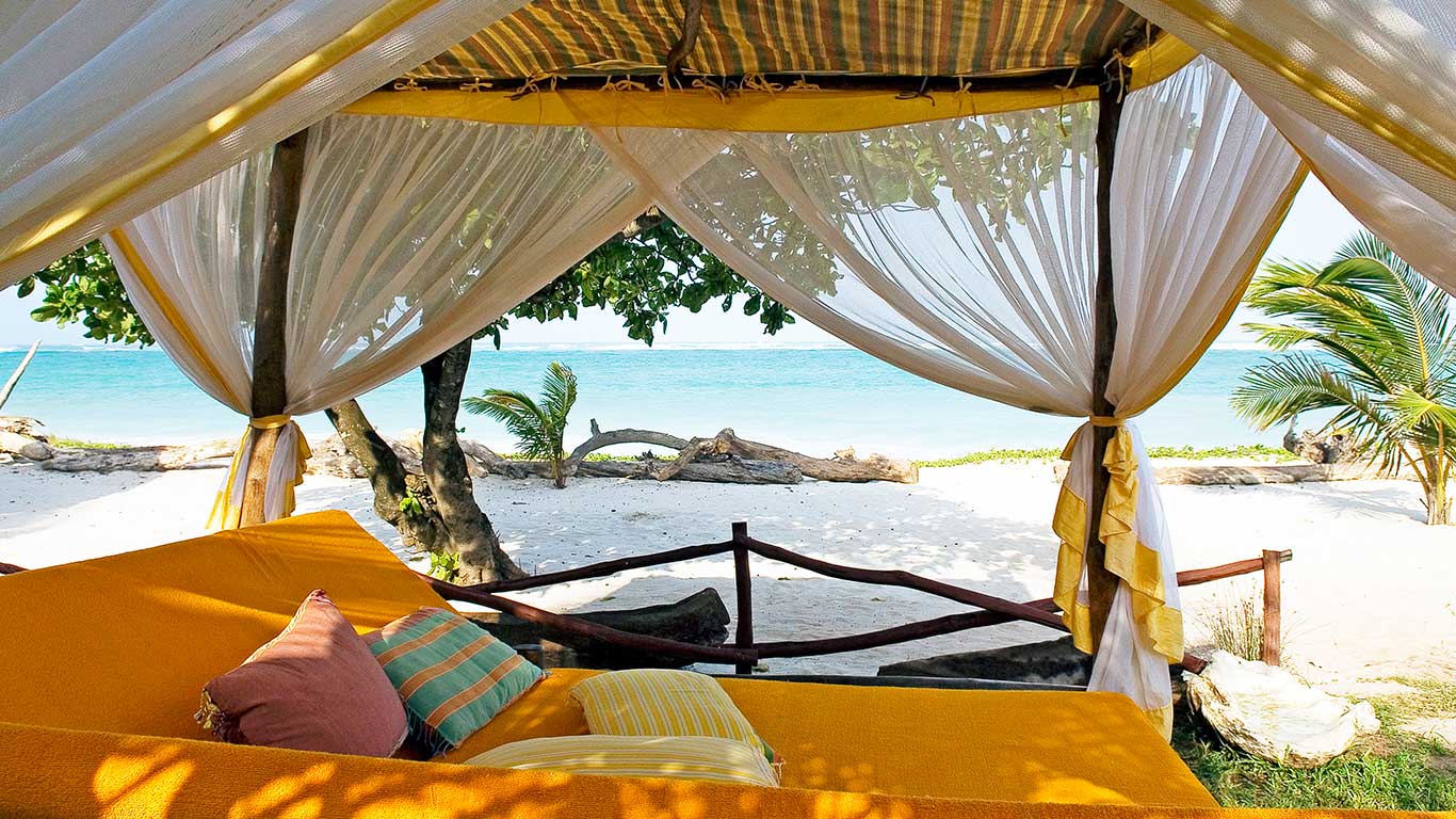 AfroChic Swahili bed on beach