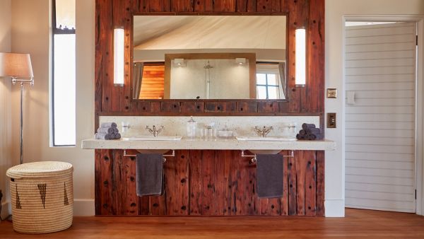 elewana-loisaba-lodo-springs-accommodation-spacious-luxury-tents-bathroom-vanity-26DD7553B-2B83-D5BD-D2CF-AC8E884835DD.jpg