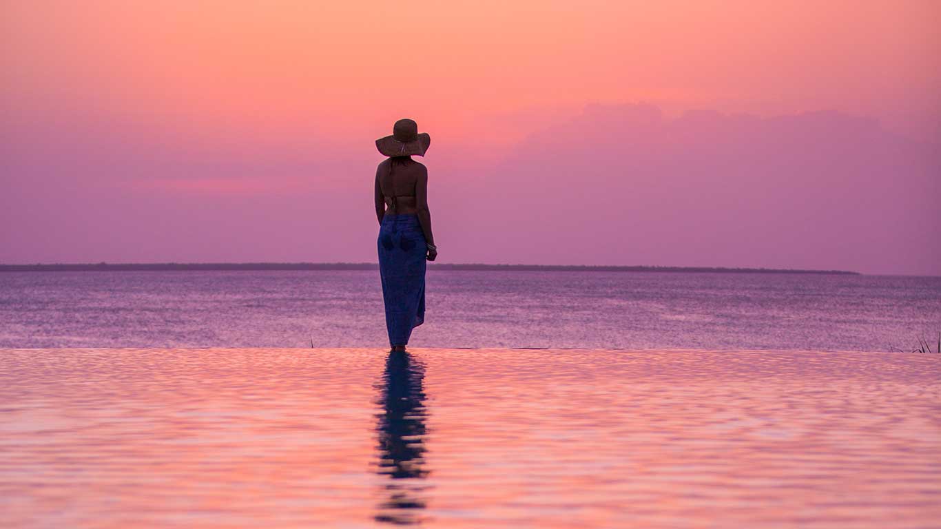 Kilindi Zanzibar accommodation spectacular sunset from infinity pool