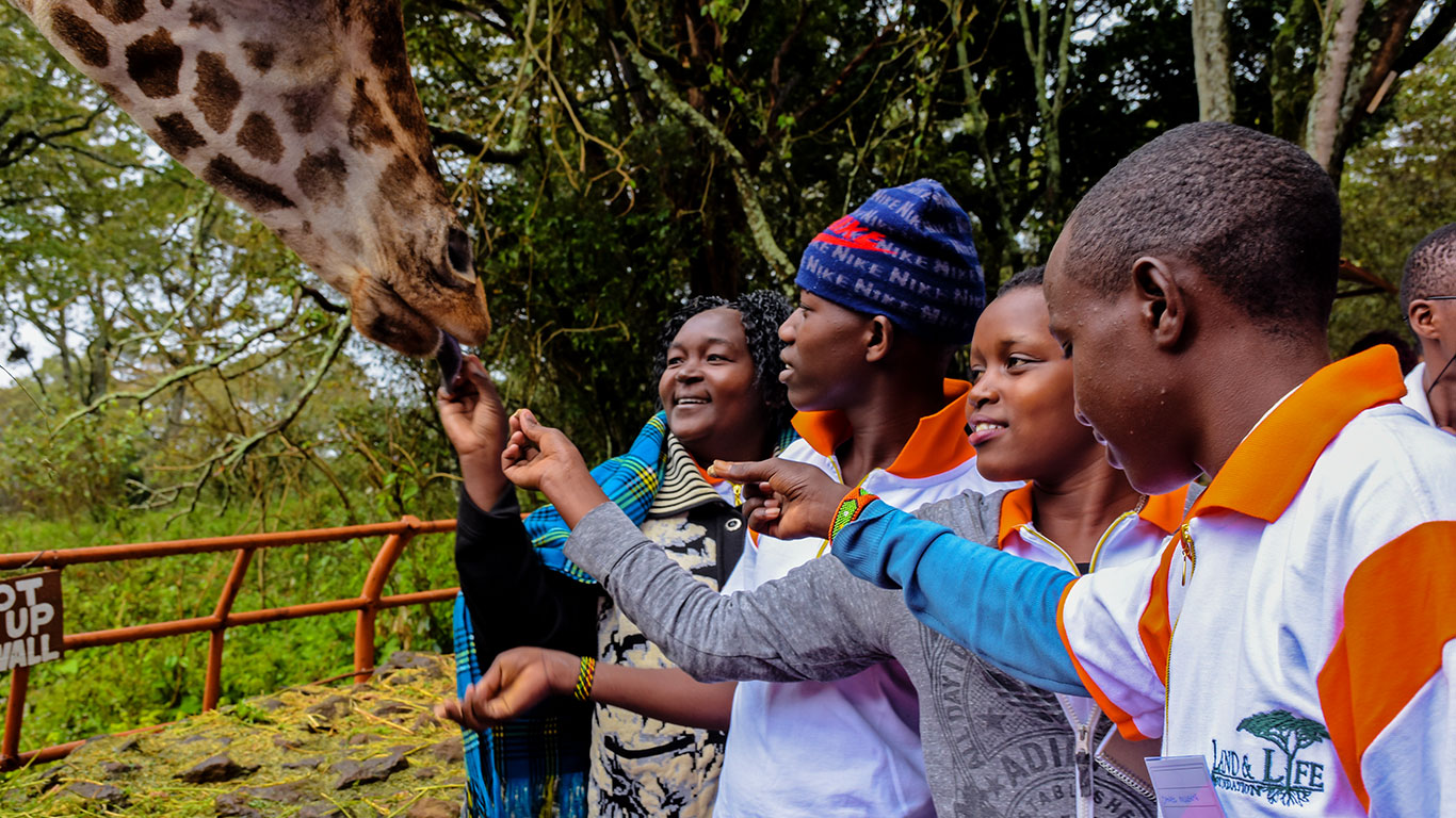 learn explore conserve giraffe center